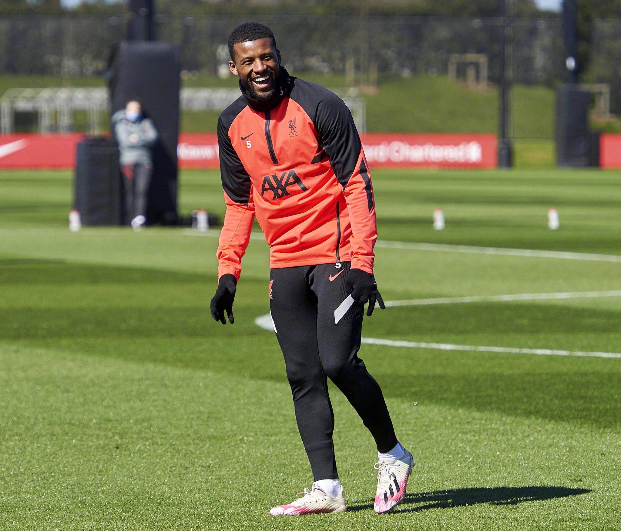 北京首钢止住颓势备战欧冠转会期费城76人调整名单以备CBA常规赛，皇家马德里国际比赛日门线救险看傻球迷的简单介绍